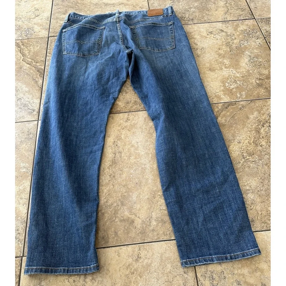 LUCKY BRAND 221 Original Straight Jeans 38 x 32 Zip Fly Stretch Medium Wash Men